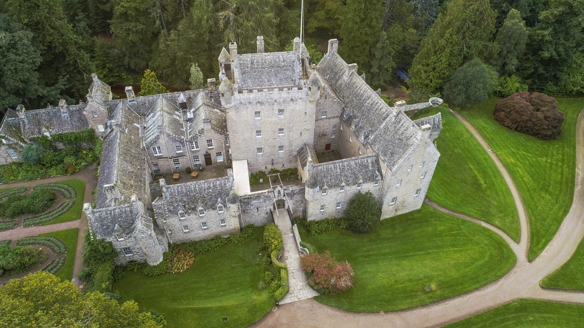 Castle History - Cawdor Castle - A five star visitor attraction near ...